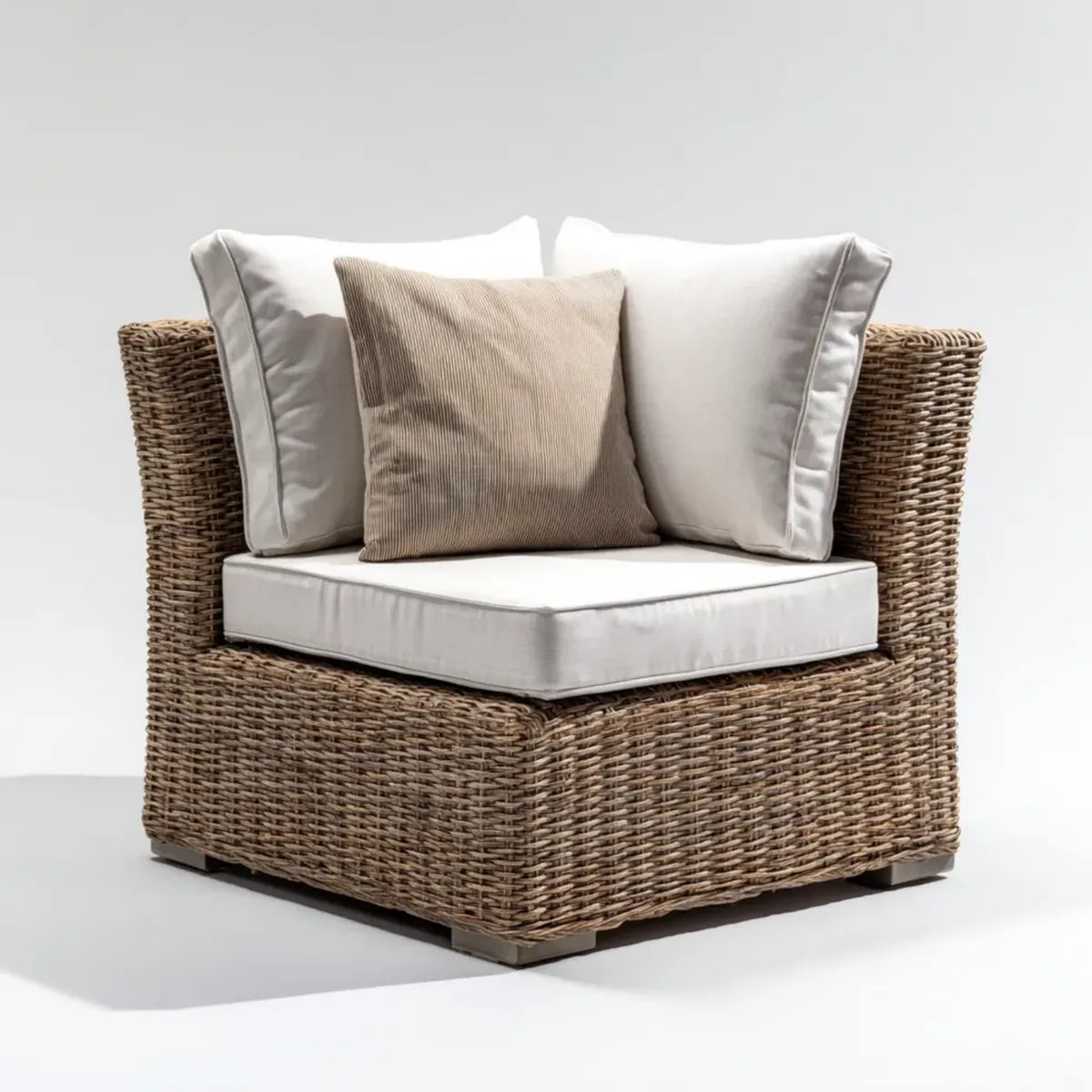 Fauteuil lounge de jardin carré beige et naturel 85 x 85 x 78 cm en rotin PE avec coussins en polyester